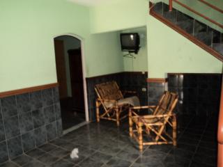 Hortol&acirc;ndia: CASA COM PISCINA A/C TROCA 5