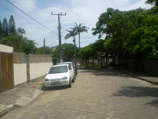 Florian&oacute;polis: Excelentes im&oacute;vel para com&eacute;rcio ou Resid&ecirc;ncia na Praia da Arma&ccedil;&atilde;o 2