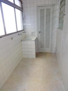 S&atilde;o Paulo: Apartamento no oitavo andar com 2 dormit&oacute;rios. 24
