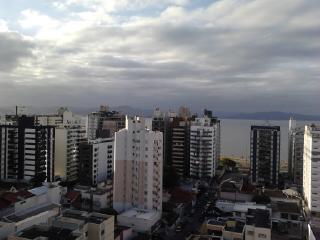 Florian&oacute;polis: COBERTURA DUPLEX - 2 GAR. - 2 SU&Iacute;TES + 2 DORM. 8