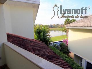 São Paulo: Casa no condomínio Lago Azul fundo para o lago e vista para o campo de Golf. Confira! 35