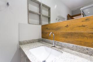 Rio de Janeiro: Excelente apartamento reformado, 02 quartos, sala, cozinha, 15