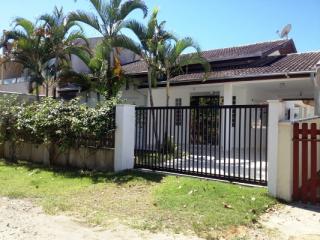 Itapo&aacute;: Casa alto padr&atilde;o na praia de Itapo&aacute; SC. 2