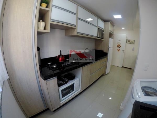 Bombinhas: Excelente apartamento, novo, para 6 pessoas, com piscina, pr&oacute;ximos dos com&eacute;rcios! 6