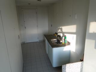 Rio de Janeiro: Excelente apartamento de 02 quartos,com sala e 01 vaga de garagem 4