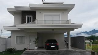 Joinville: Casa em condom&iacute;nio com 3 su&iacute;tes 1