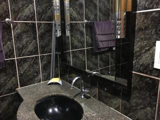 Vit&oacute;ria: Apartamento para venda em Praia do Canto ES, 3 quartos, su&iacute;te, 120m2, Sol da manh&atilde;, frente, depend&ecirc;ncia de empregada, arm&aacute;rios embutidos, 2 vagas de garagem, elevador  20