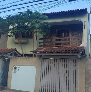 Vila Velha: Casa duplex em Cabo Frio / RJ, bairro Parque Burle, 3 dormitórios, 1 suíte, 2 banheiros, 2 garagens.RJ 1