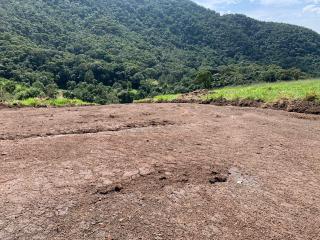Aruj&aacute;: 800m&sup2; em piracaia 5