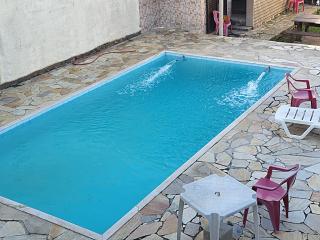 Maric&aacute;: Propriedade com Piscina, Casa de H&oacute;spede ou Caseiro e Sal&atilde;o de Jogos, no bairro de Praia em Maric&aacute;. 13