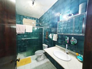 Maric&aacute;: Casa Frente Praia com 5 Quartos (sendo 1 Su&iacute;te), Sal&atilde;o 2 Ambientes, Mezanino em Maric&aacute;. 11