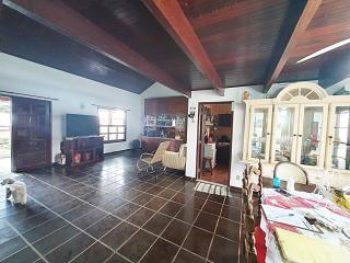 Maric&aacute;: Casa Frente Praia com 5 Quartos (sendo 1 Su&iacute;te), Sal&atilde;o 2 Ambientes, Mezanino em Maric&aacute;. 13