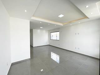 Maric&aacute;: Casa no Condom&iacute;nio Royal Garden, 3 Quartos (sendo 1 Su&iacute;te), Condom&iacute;nio com V&aacute;rios Atrativos de Lazer. 3