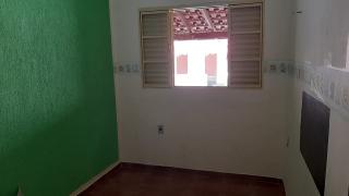 Botucatu: Ed&iacute;cula com 2 dormit&oacute;rios 13