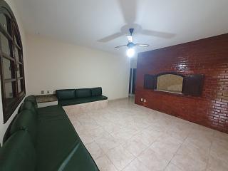 Maricá: Casa com 4 Quartos (sendo 3 Suítes), Área Gourmet com Piscina e Churrasquera, bairro de Praia em Maricá. 3