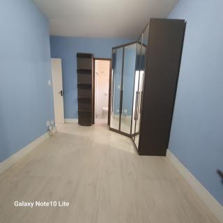 Guaruj&aacute;: Excelente oportunidade, apartamento reformado com dois dormit&oacute;rios sendo uma su&iacute;te 10