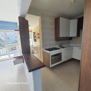 Guaruj&aacute;: Excelente oportunidade, apartamento reformado com dois dormit&oacute;rios sendo uma su&iacute;te 13