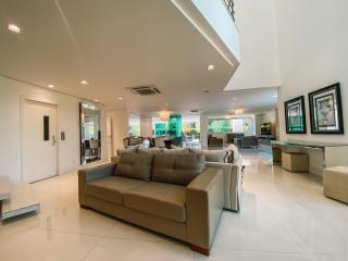 Florian&oacute;polis: Casa &Agrave; Venda Em Jurer&ecirc; Internacional &Agrave; 100mts Do Mar Em Terreno De 700m&sup2;! 3