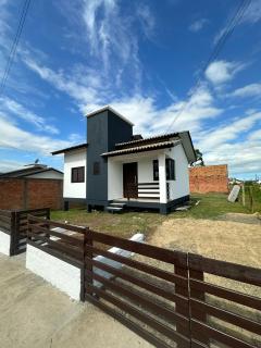 Crici&uacute;ma: Casa localizada no bairro Tereza Cristina em I&ccedil;ara SC 1
