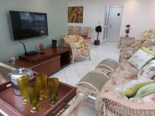 Atibaia: Confort&aacute;vel, Iluminado E Excelente Apartamento Na Praia De Pitangueiras, No Guaruj&aacute;, 50 Metros Do Mar. 3