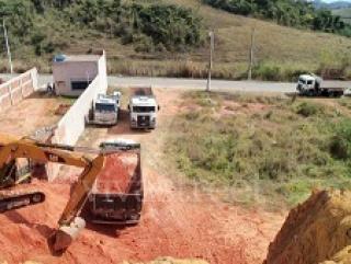 Volta Redonda: Aluga-se terreno comercial na beira do asfalto , plano e limpo 1