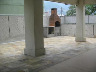 Rio de Janeiro: APTO - MEIER - 2 QUARTOS COM DEPEND&Ecirc;NCIA DE EMPREGADA 6