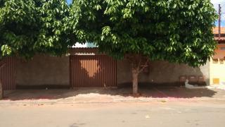 Goi&acirc;nia: Casa com 2 barrac&otilde;es 1