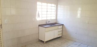 Avar&eacute;: Casa bem arejada no Jardim S&atilde;o Paulo com 2 quartos e uma su&iacute;te 5