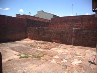 Campo Grande: Im&oacute;vel com &oacute;timo espa&ccedil;o aos fundos 8