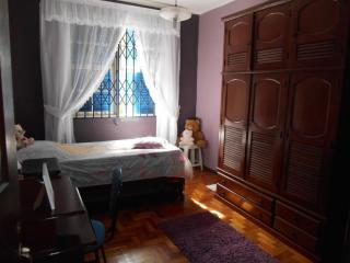 Petr&oacute;polis: Petr&oacute;polis Castelanea Resid&ecirc;ncia linear com 3 dormit&oacute;rios e garagem 2
