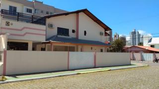 Balneário Camboriú: ótima casa localizada no centro de balneário camboriú, à duas quadras da praia 7