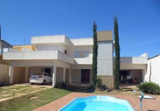 Bras&iacute;lia: Bel&iacute;ssima casa com 04 quartos, 02 salas grandes em terreno de 800m&sup2; 1