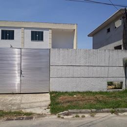 Rio de Janeiro: casa com 2 quartos 1 suíte 4 banheiros 1