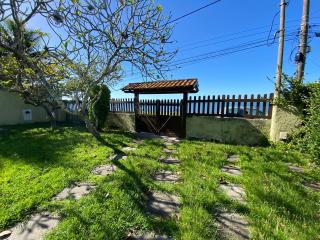 Araruama: Localizada no bairro Coqueiral, frente a lagoa, rua pavimentada com a orla revitalizada. 2
