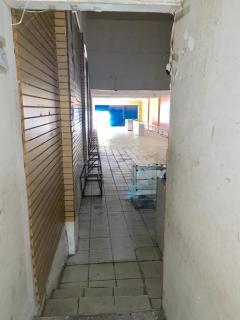 Fortaleza: Ponto Comercial para loca&ccedil;&atilde;o na Rua Bar&atilde;o do Rio Branco, no Centro de Fortaleza. Com 1 loja, 1 dep&oacute;sito, 1 galp&atilde;o, 2 banheiros, 1 escrit&oacute;rio, 1 despensa. Tratar com Tiago. Fone e whatsapp (85)99608-31 4