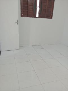Natal: Alugo casa em capim macio 2/4 uma  suite 3