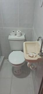 Rio de Janeiro: Apartamento estilo Kitinete semi mobiliado no centro do Rio 5